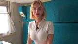 Trende Sarışın Kadını Kıstırıp Sİkti